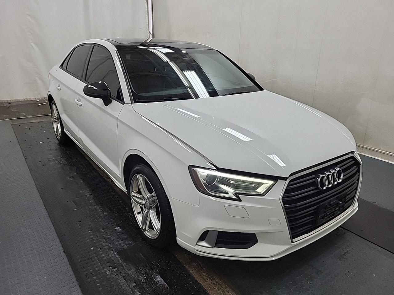 2017 Audi A3 2.0T Komfort | SUNROOF | XENONHEADLIGHTS | LEATHER | POWER AND HEATED SEATS | NO ACCIDENT Toronto ON