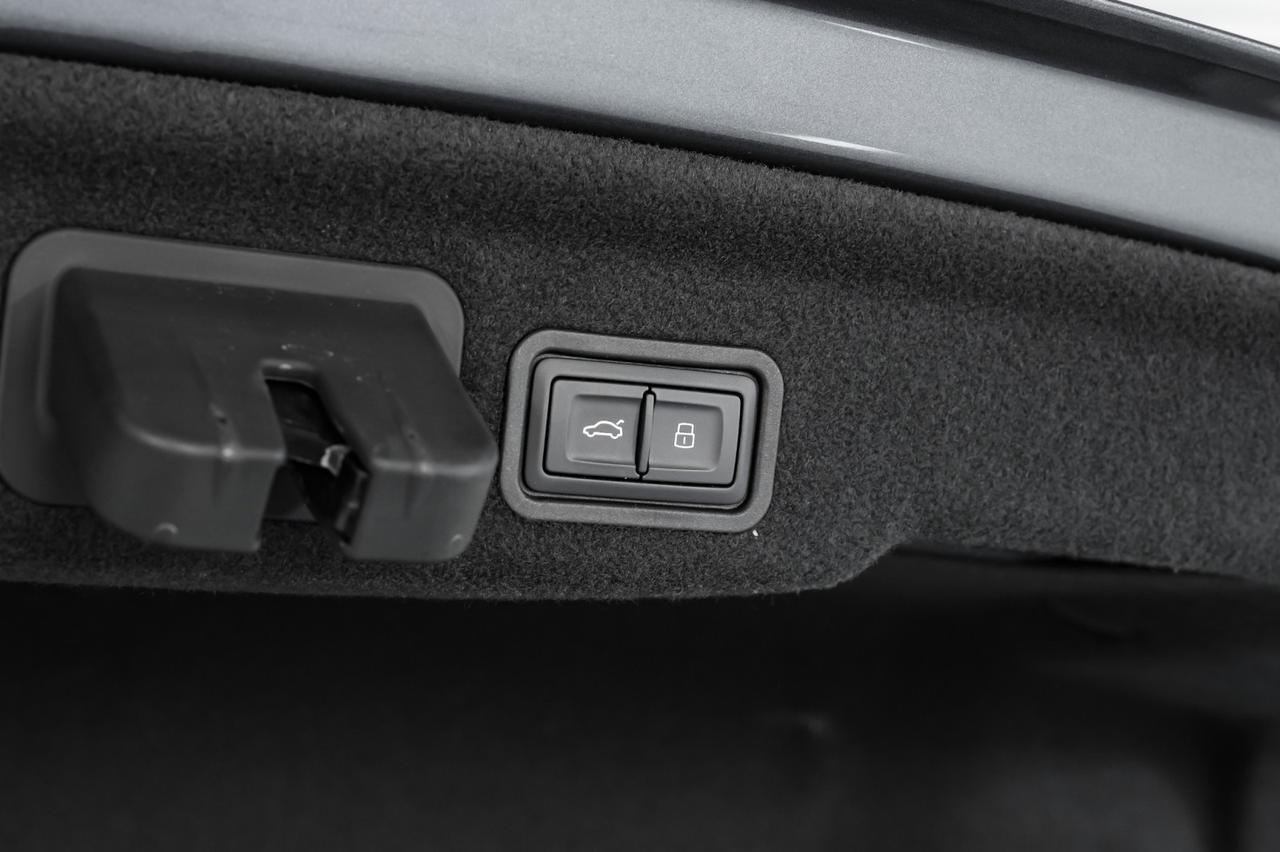 2017 Audi A8 L 3.0T QUATTRO DRIVER ASSIST PKG EXECUTIVE PKG HEADUP DISPLAY BLIN Carrollton TX