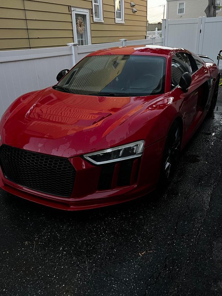 2017 Audi R8 5.2 FSI Plus Quattro S tronic's photo