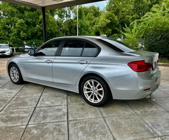 2017 BMW 3-Series 320i Sedan