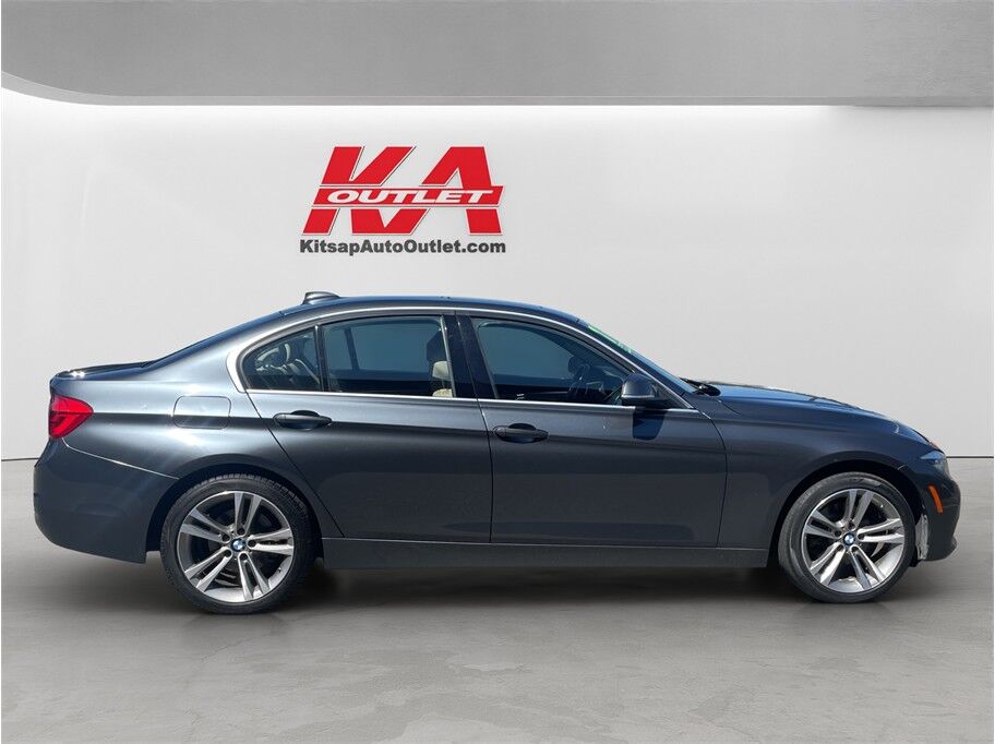 2017 BMW 3 Series 330i Sedan 4D