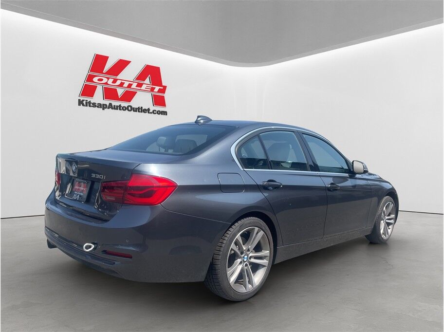 2017 BMW 3 Series 330i Sedan 4D
