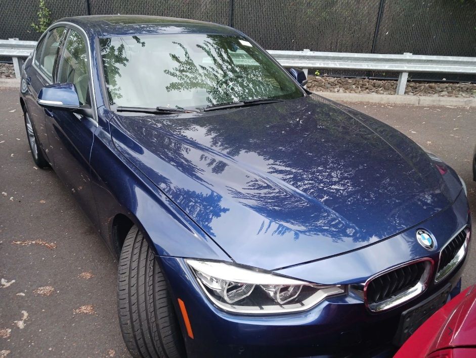 2017 BMW 3 Series 330i xDrive Sedan's photo