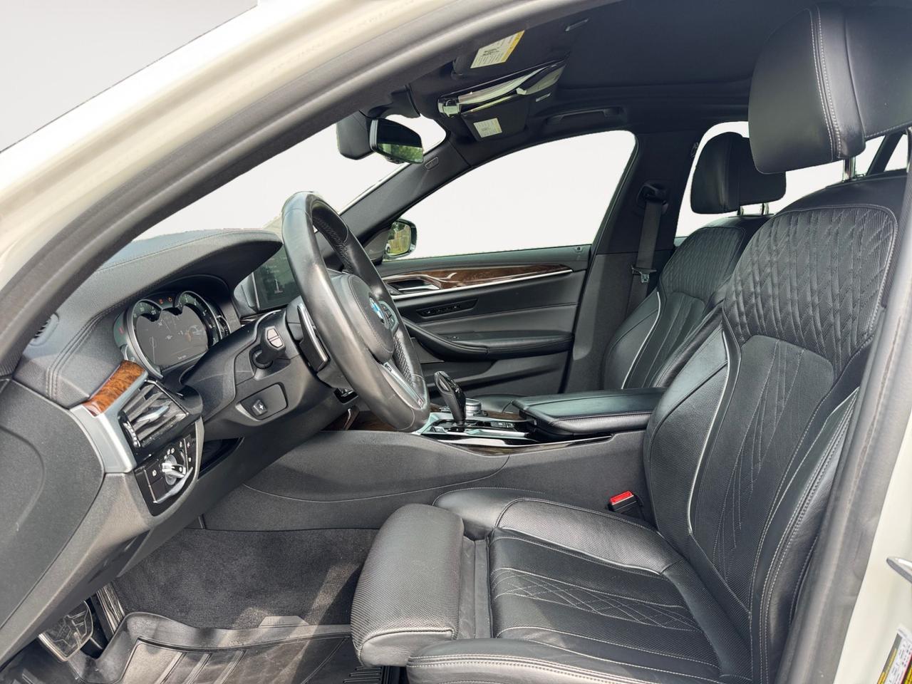2017 BMW 5 Series 540i, MASSAGE SEATS, HEATED & COOLED SEATS, SUNROOF, HARMAN/KARDON SPEAKERS, KEYLESS START, APPLE CAR PLAY, NAVIGATION, CLEAN CARFAX, LUXURY AND STYLE- TAKE HOME YOUR DREAM CAR TODAY!!! Norfolk VA