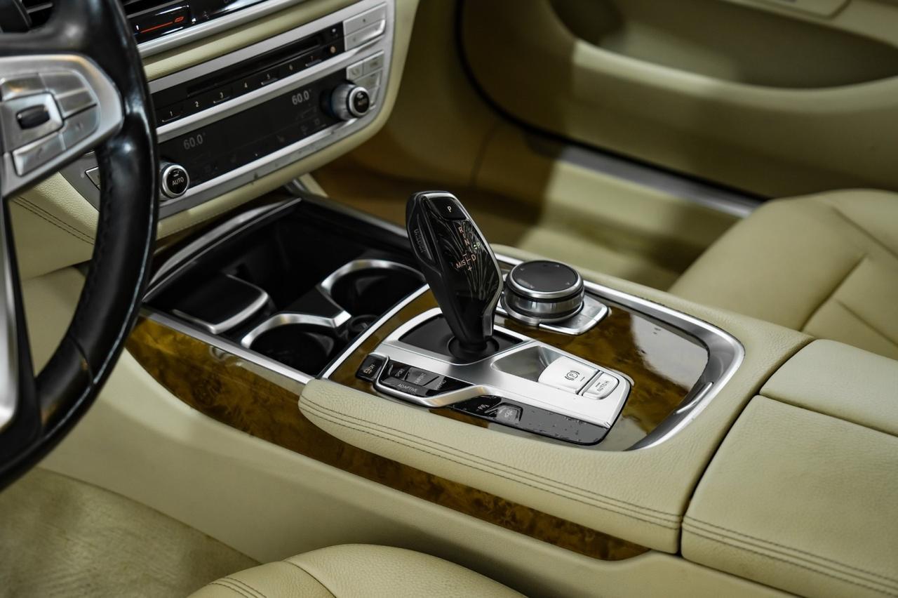 2017 BMW 740i xDrive AWD BLIND SPOT ASSIST SUNROOF LEATHER HEATED SEATS REAR CAMERA KEYLESS START BLUETOOTH Carrollton TX