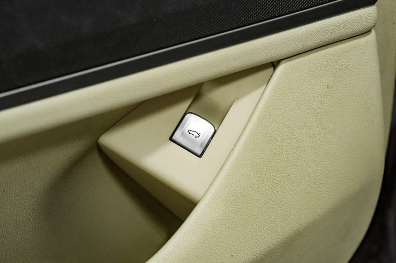 2017 BMW 740i xDrive AWD BLIND SPOT ASSIST SUNROOF LEATHER HEATED SEATS REAR CAMERA KEYLESS START BLUETOOTH Carrollton TX