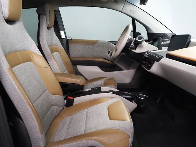 2017 BMW i3 Giga World w/Range Extender *MOONROOF, NAVIGATION, DRIVING ASSISTANT, ADAPTIVE CRUISE, LEATHER, HEATED SEATS, COMFORT ACCESS, HARMAN/KARDON, BLUETOOTH PHONE & AUDIO Round Rock TX