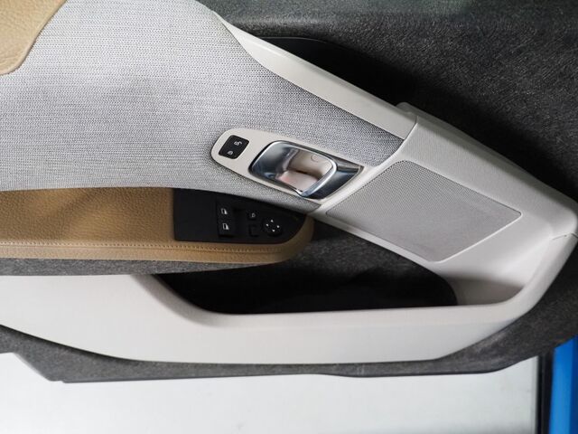 2017 BMW i3 Giga World w/Range Extender *MOONROOF, NAVIGATION, DRIVING ASSISTANT, ADAPTIVE CRUISE, LEATHER, HEATED SEATS, COMFORT ACCESS, HARMAN/KARDON, BLUETOOTH PHONE & AUDIO Round Rock TX