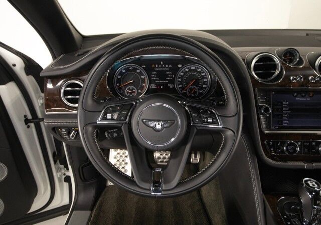 2017 Bentley Bentayga W12 ($258,115 MSRP) *ONLY 14,000 MILES* *1-OWNER SINCE NEW* *LOADED* San Diego CA