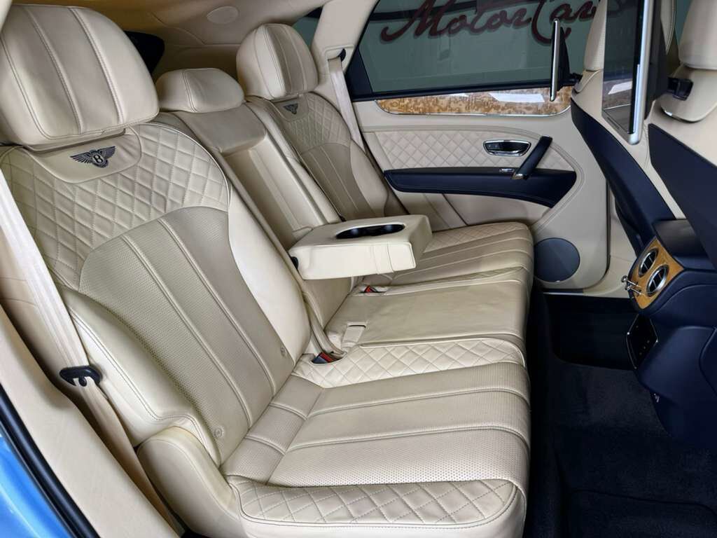 2017 Bentley Bentayga W12 Silverlake paint, rear infotainment system AND MUCH MORE!!! Fort Lauderdale FL