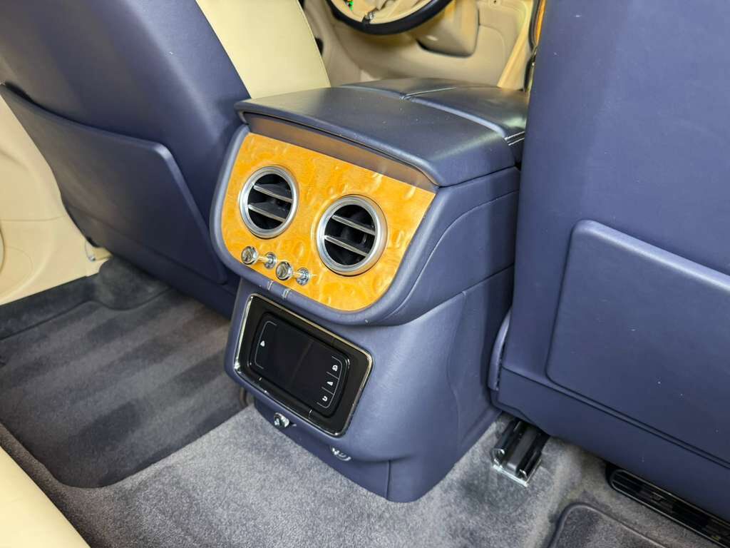 2017 Bentley Bentayga W12 Silverlake paint, rear infotainment system AND MUCH MORE!!! Fort Lauderdale FL