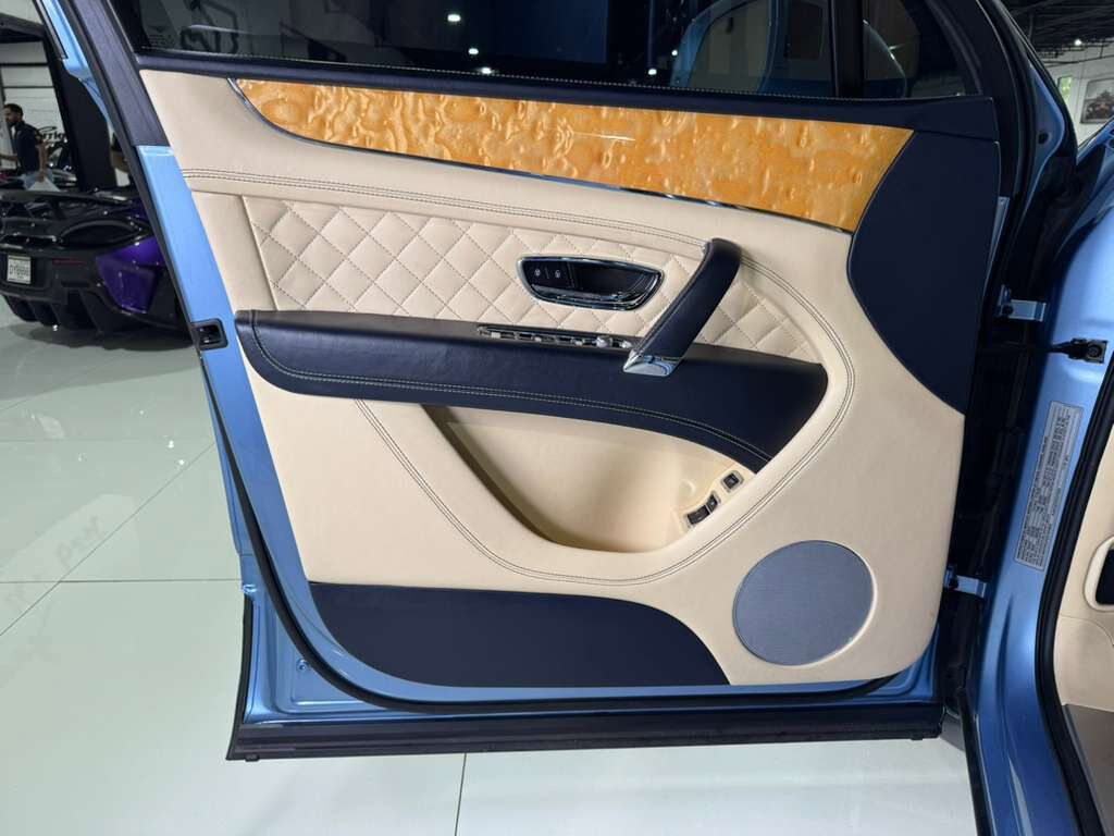 2017 Bentley Bentayga W12 Silverlake paint, rear infotainment system AND MUCH MORE!!! Fort Lauderdale FL