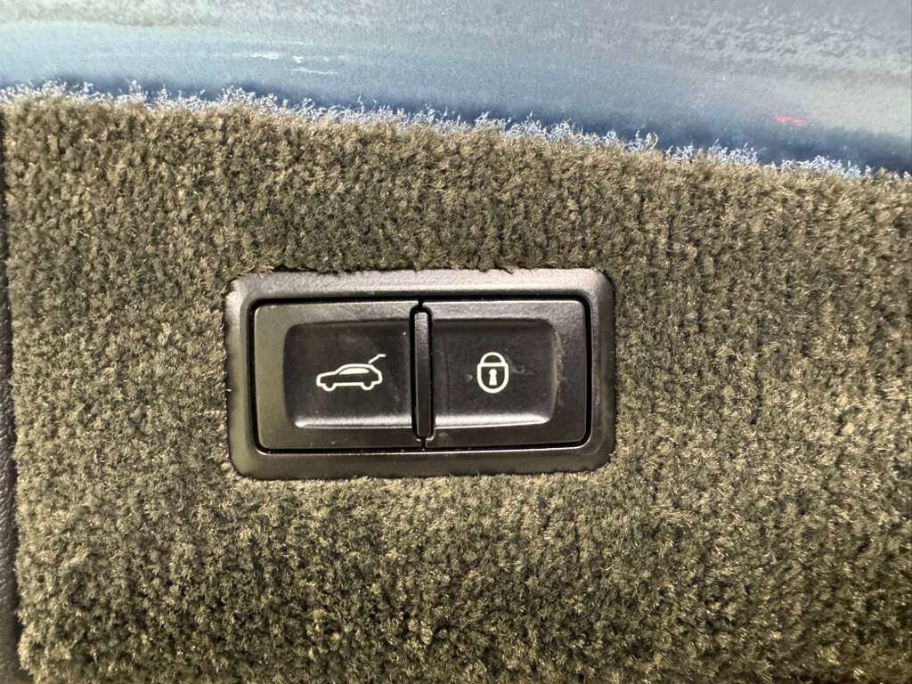 2017 Bentley Bentayga W12 Silverlake paint, rear infotainment system AND MUCH MORE!!! Fort Lauderdale FL