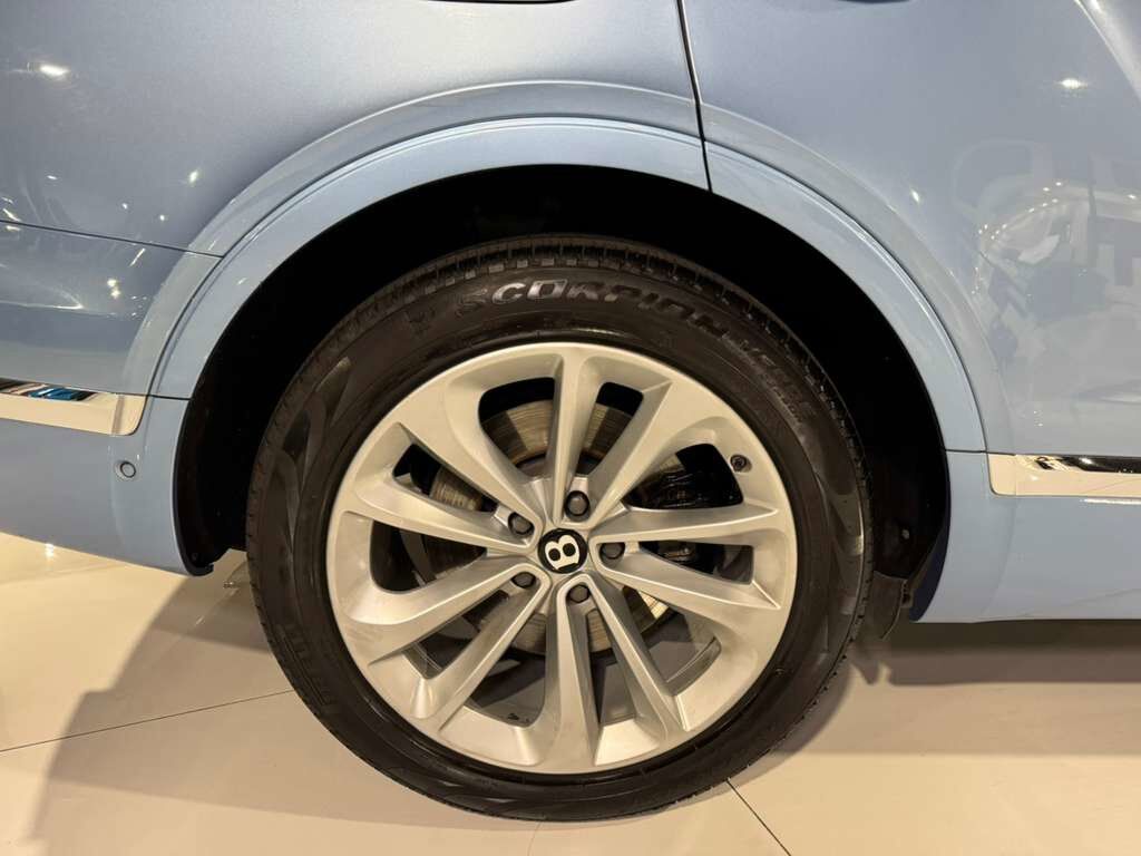 2017 Bentley Bentayga W12 Silverlake paint, rear infotainment system AND MUCH MORE!!! Fort Lauderdale FL