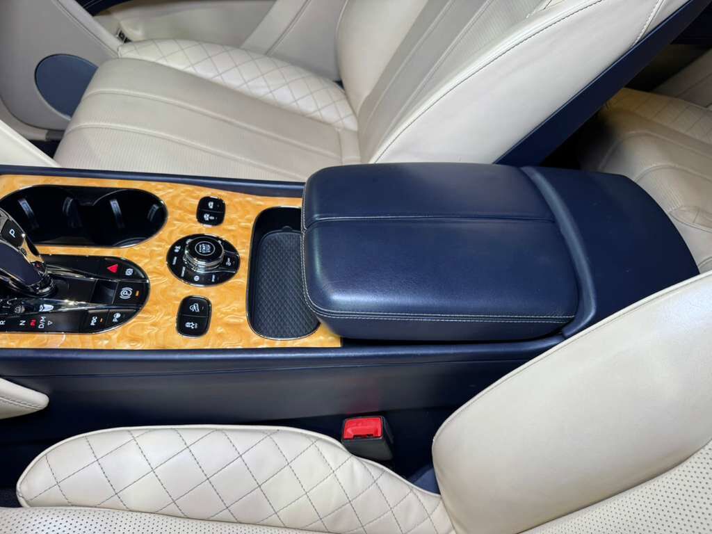 2017 Bentley Bentayga W12 Silverlake paint, rear infotainment system AND MUCH MORE!!! Fort Lauderdale FL