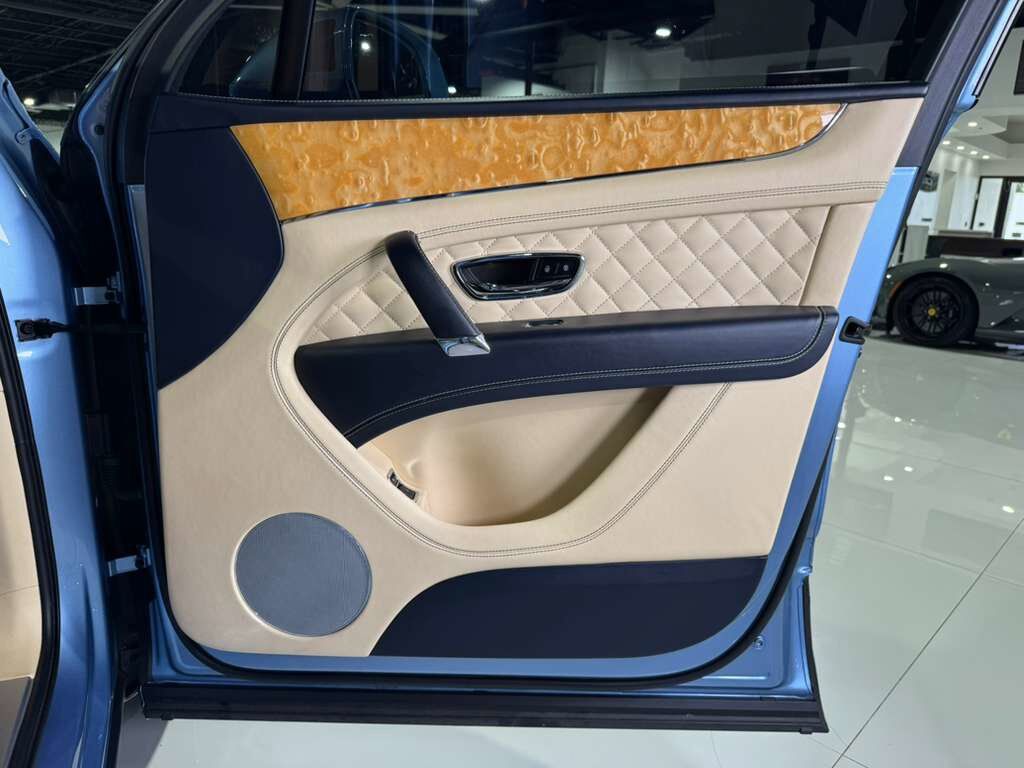 2017 Bentley Bentayga W12 Silverlake paint, rear infotainment system AND MUCH MORE!!! Fort Lauderdale FL