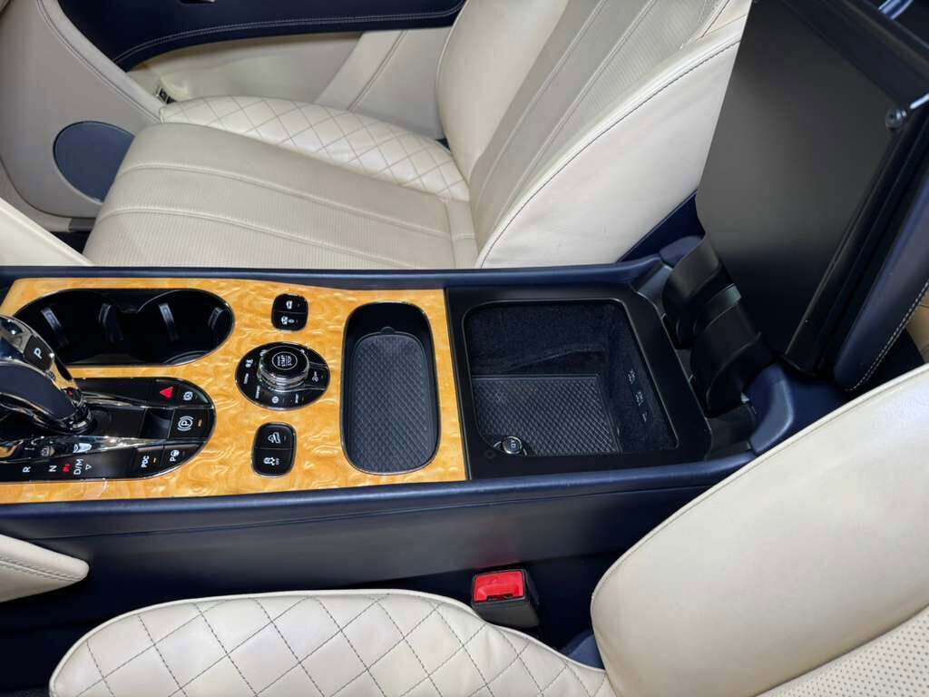 2017 Bentley Bentayga W12 Silverlake paint, rear infotainment system AND MUCH MORE!!! Fort Lauderdale FL