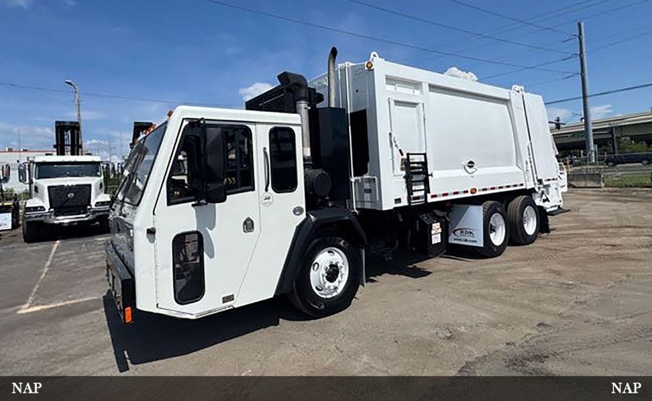2017 CCC LET 2 25 Yard Heil Dura Pack 5000 Rear Loader Garbage Truck Tampa FL