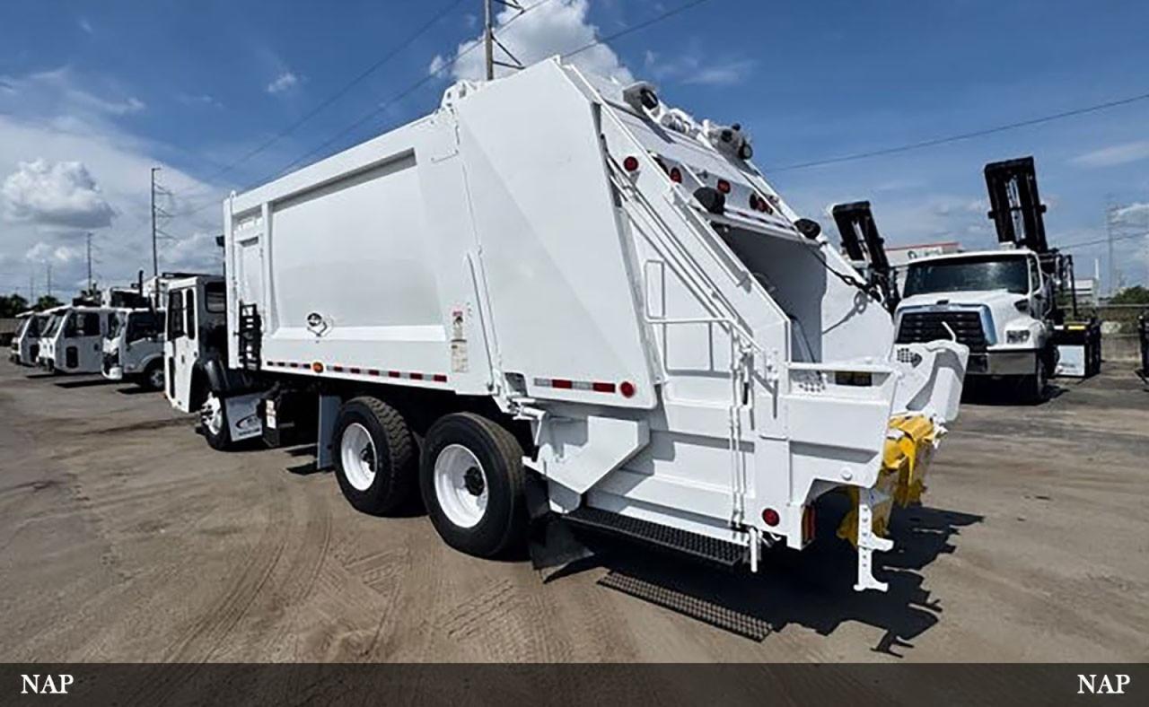 2017 CCC LET 2 25 Yard Heil Dura Pack 5000 Rear Loader Garbage Truck Tampa FL