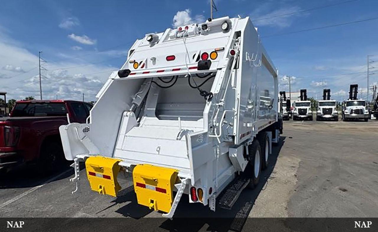 2017 CCC LET 2 25 Yard Heil Dura Pack 5000 Rear Loader Garbage Truck Tampa FL