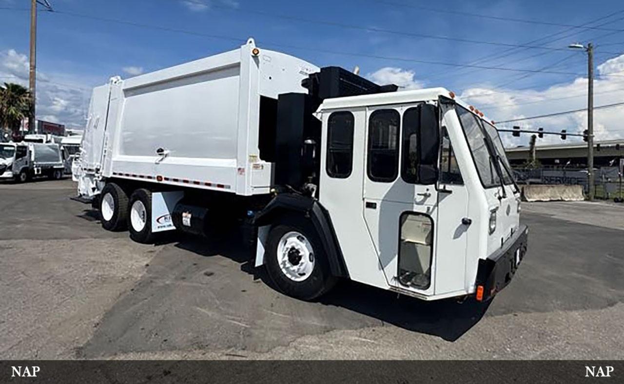 2017 CCC LET 2 25 Yard Heil Dura Pack 5000 Rear Loader Garbage Truck Tampa FL