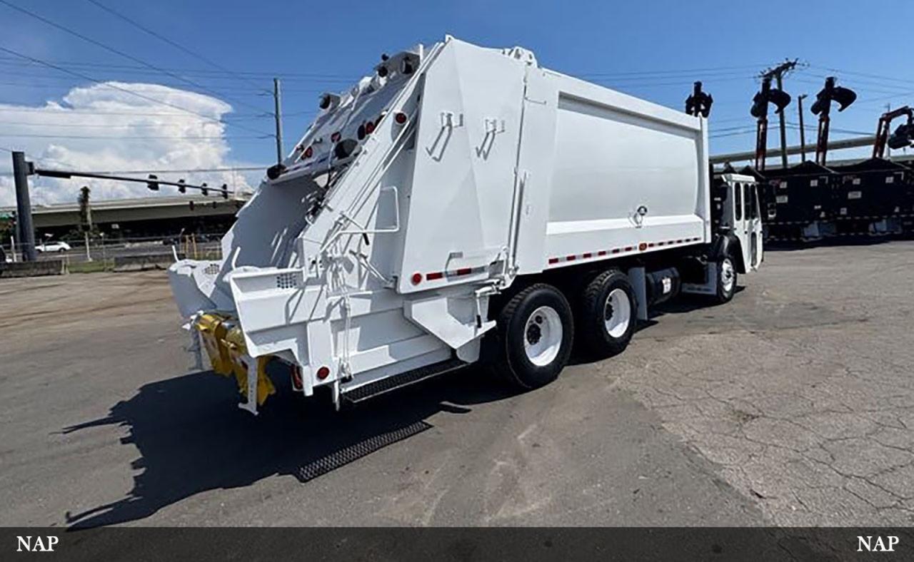 2017 CCC LET 2 25 Yard Heil Dura Pack 5000 Rear Loader Garbage Truck Tampa FL