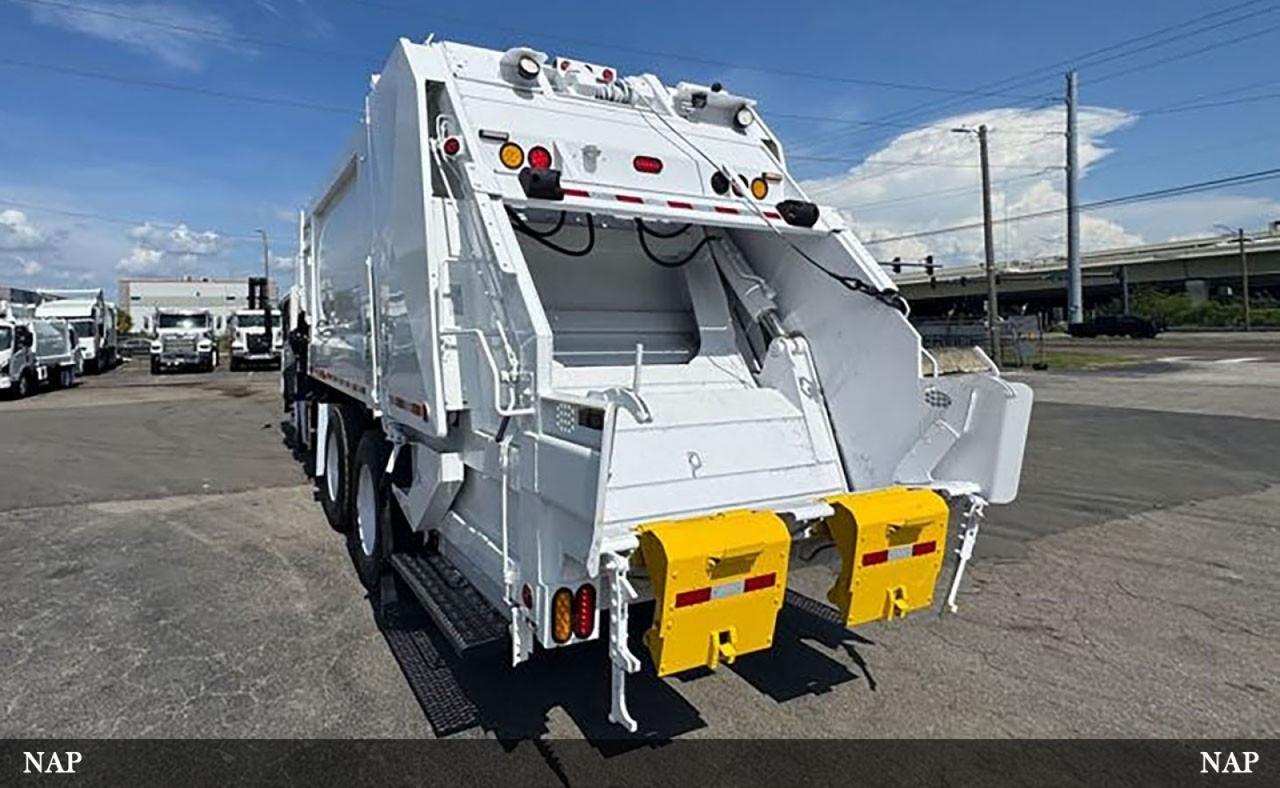 2017 CCC LET 2 25 Yard Heil Dura Pack 5000 Rear Loader Garbage Truck Tampa FL