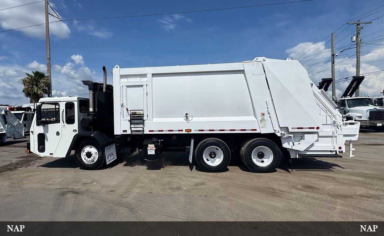 2017 CCC LET 2 25 Yard Heil Dura Pack 5000 Rear Loader Garbage Truck Tampa FL