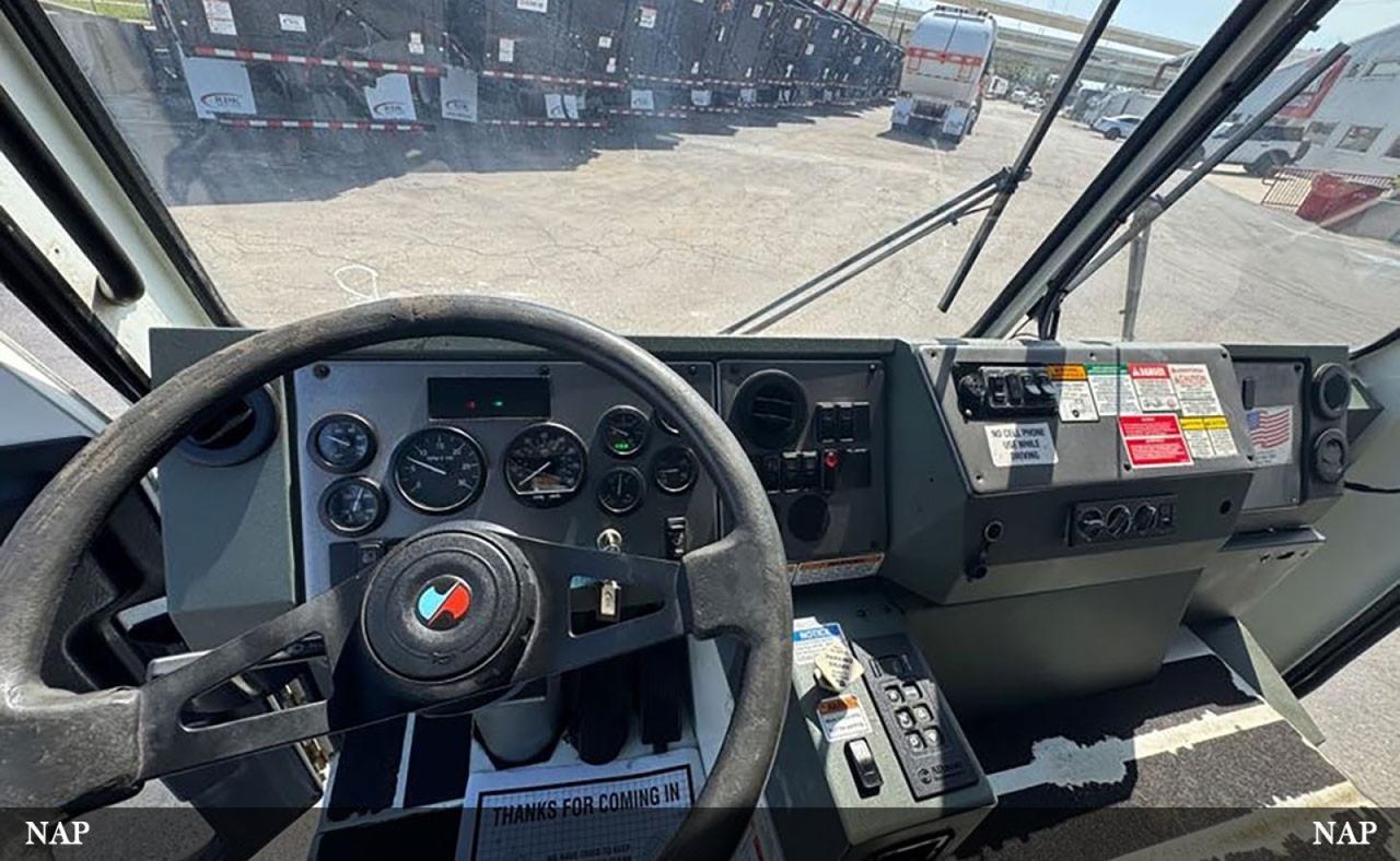 2017 CCC LET 2 25 Yard Heil Dura Pack 5000 Rear Loader Garbage Truck Tampa FL