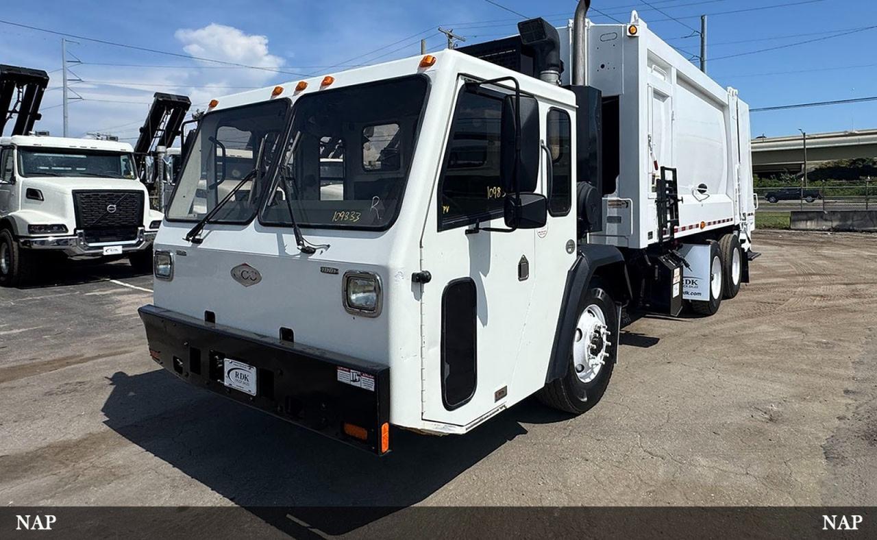 2017 CCC LET 2 25 Yard Heil Dura Pack 5000 Rear Loader Garbage Truck Tampa FL
