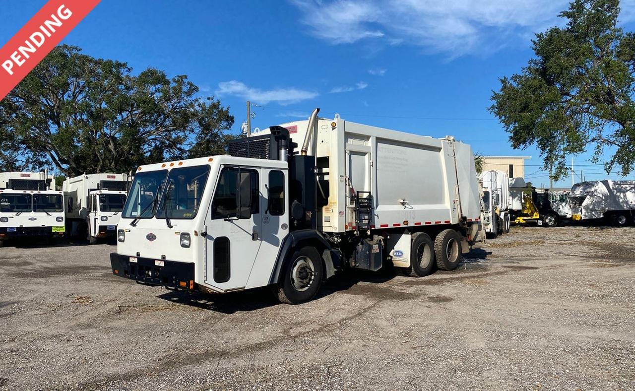 2017 CCC LET2 25 Yard Heil Dura Pack 5000 Rear Loader Garbage Truck