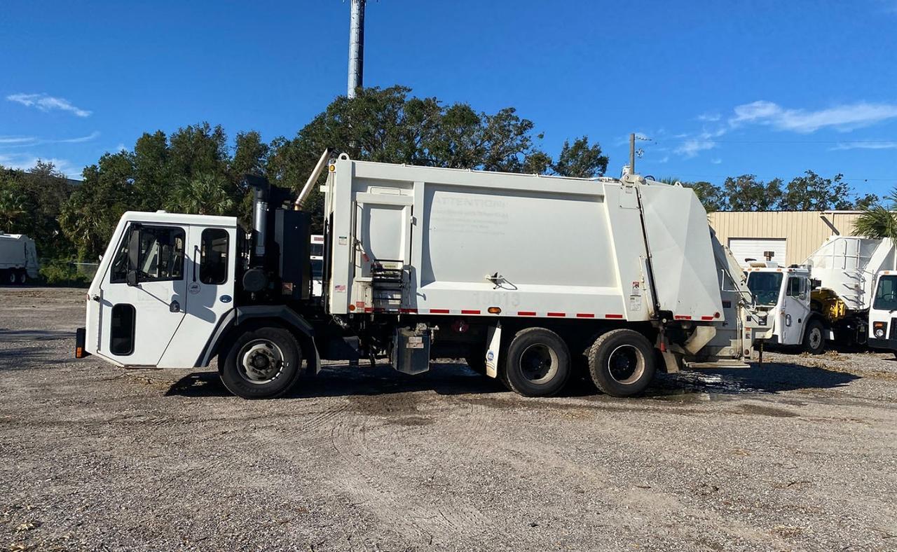 2017 CCC LET2 25 Yard Heil Dura Pack 5000 Rear Loader Garbage Truck Tampa FL