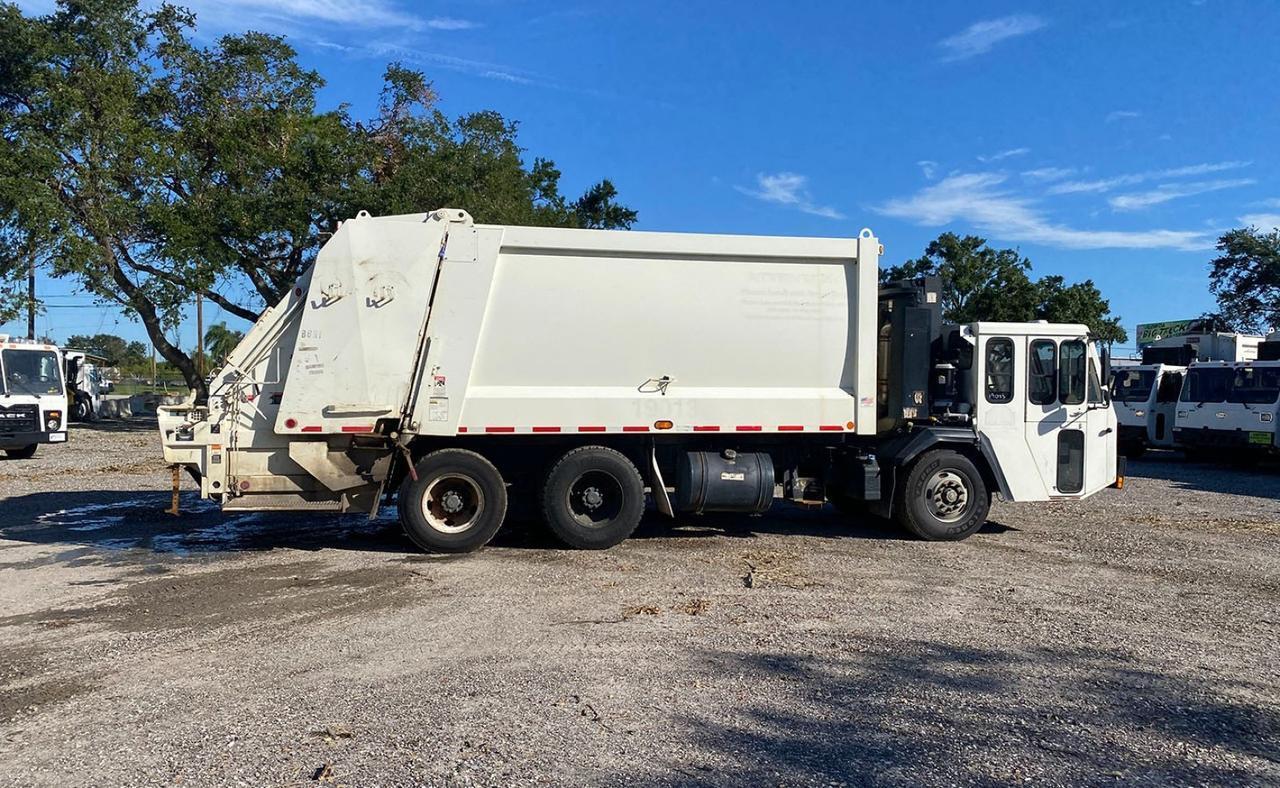 2017 CCC LET2 25 Yard Heil Dura Pack 5000 Rear Loader Garbage Truck Tampa FL