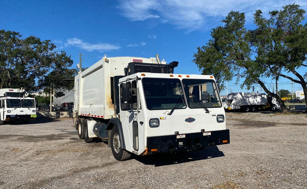 2017 CCC LET2 25 Yard Heil Dura Pack 5000 Rear Loader Garbage Truck Tampa FL