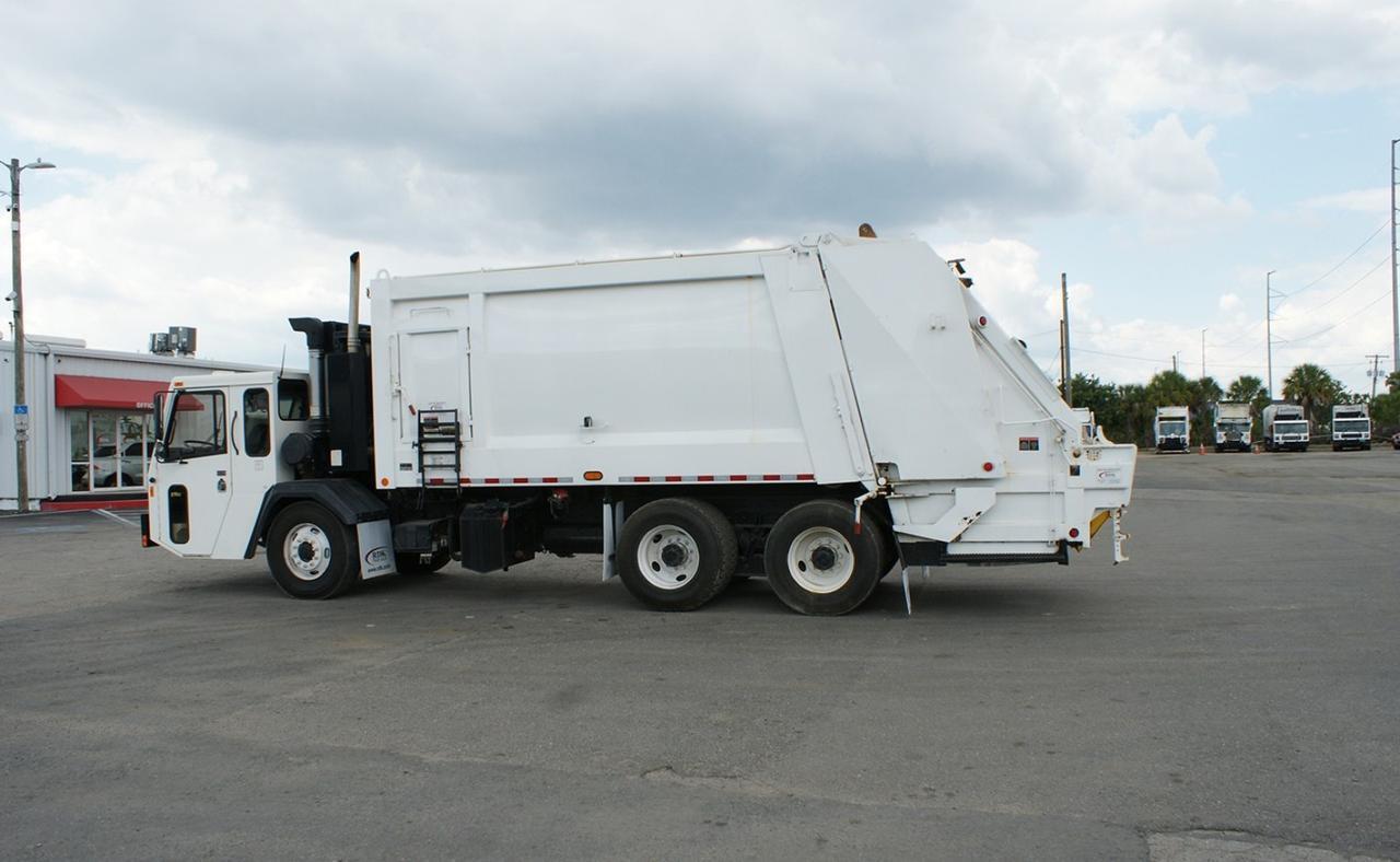 2017 CCC LET2 25 Yard Heil Dura Pack 5000 Rear Loader Garbage Truck Tampa FL