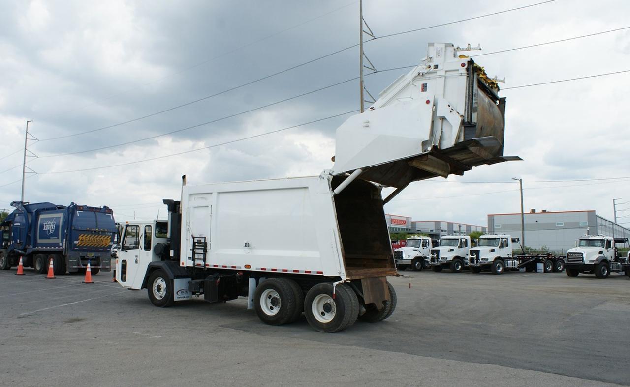 2017 CCC LET2 25 Yard Heil Dura Pack 5000 Rear Loader Garbage Truck Tampa FL