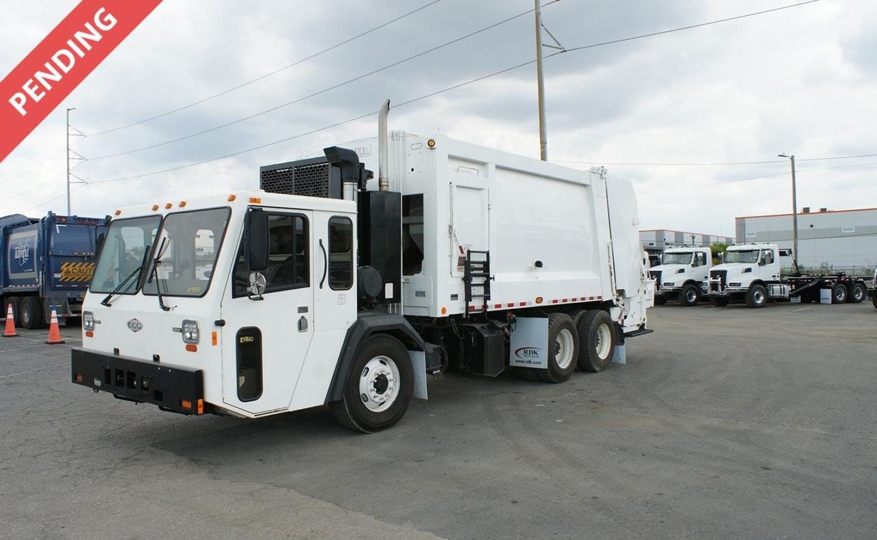 2017 CCC LET2 25 Yard Heil Dura Pack 5000 Rear Loader Garbage Truck