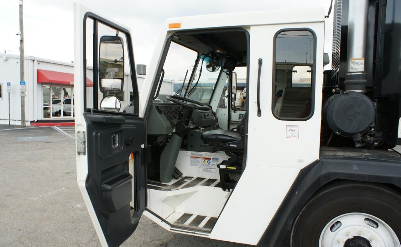 2017 CCC LET2 25 Yard Heil Dura Pack 5000 Rear Loader Garbage Truck Tampa FL