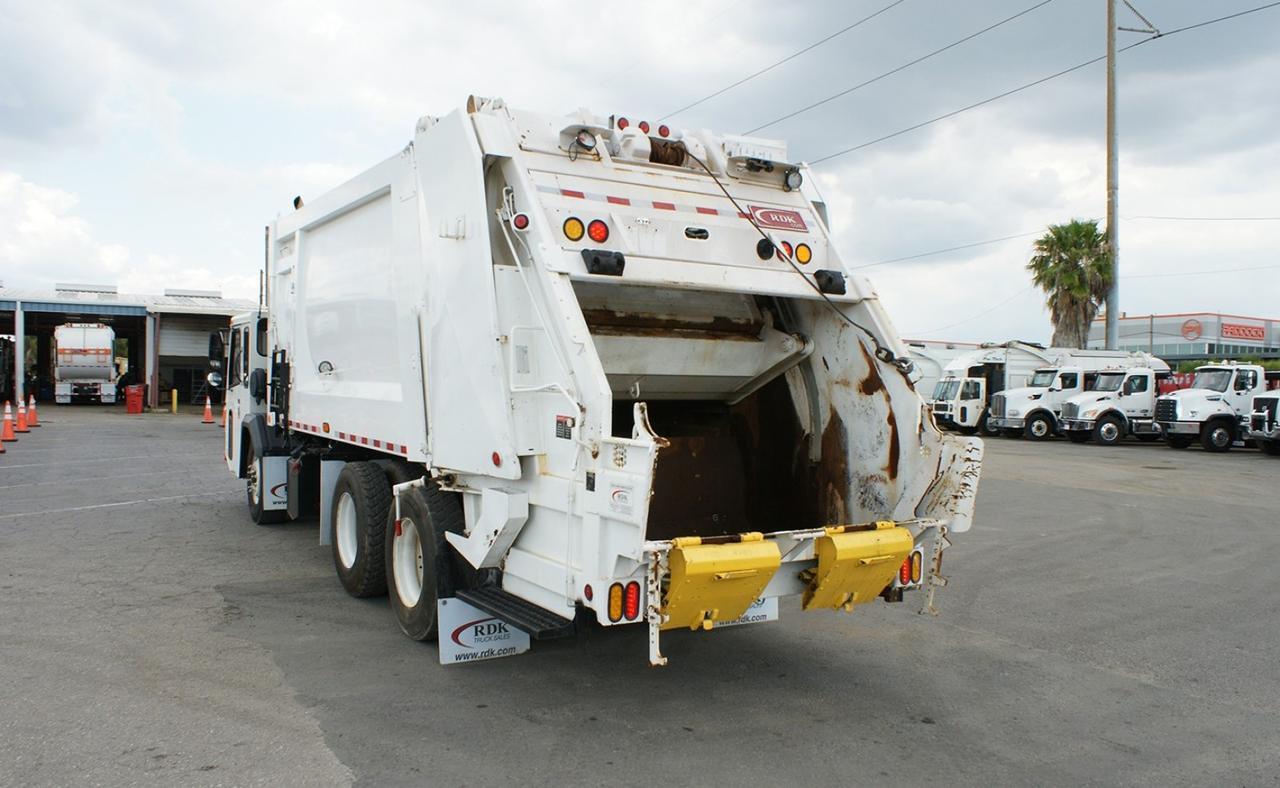2017 CCC LET2 25 Yard Heil Dura Pack 5000 Rear Loader Garbage Truck Tampa FL