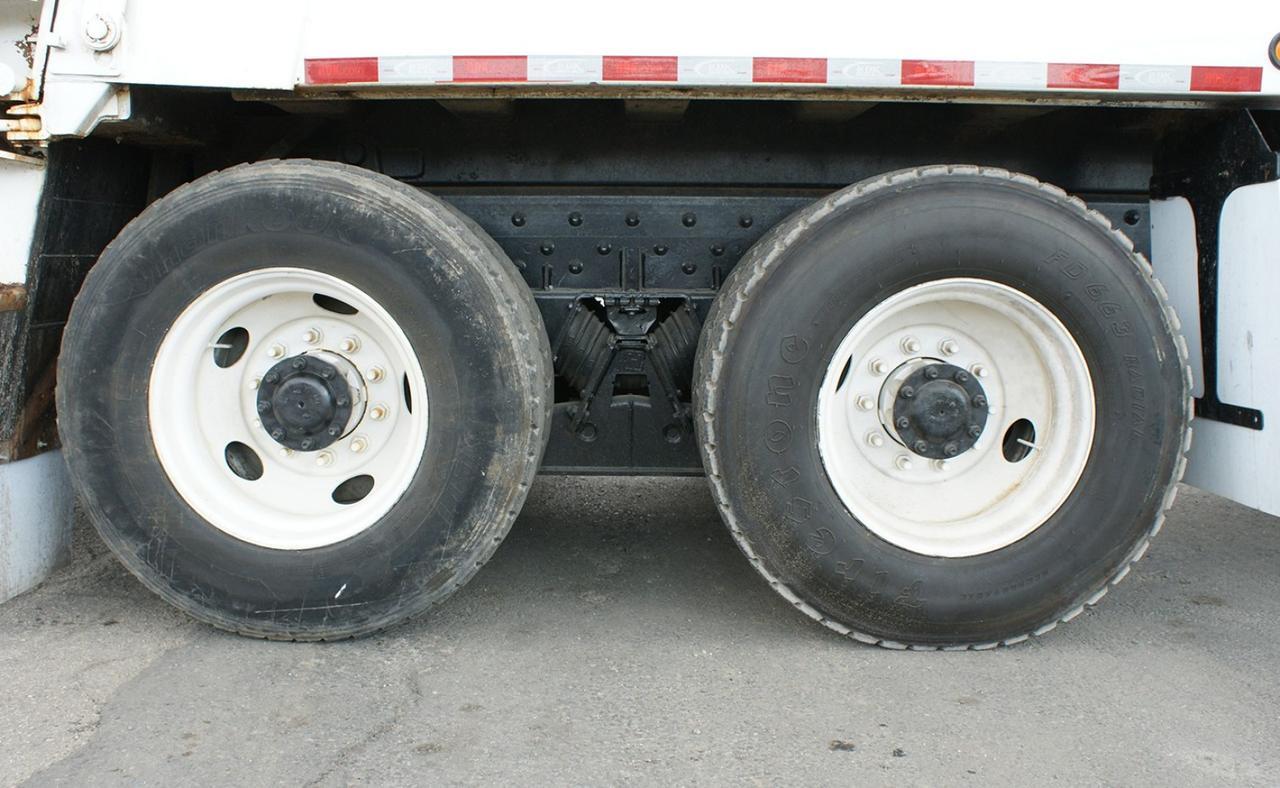 2017 CCC LET2 25 Yard Heil Dura Pack 5000 Rear Loader Garbage Truck Tampa FL