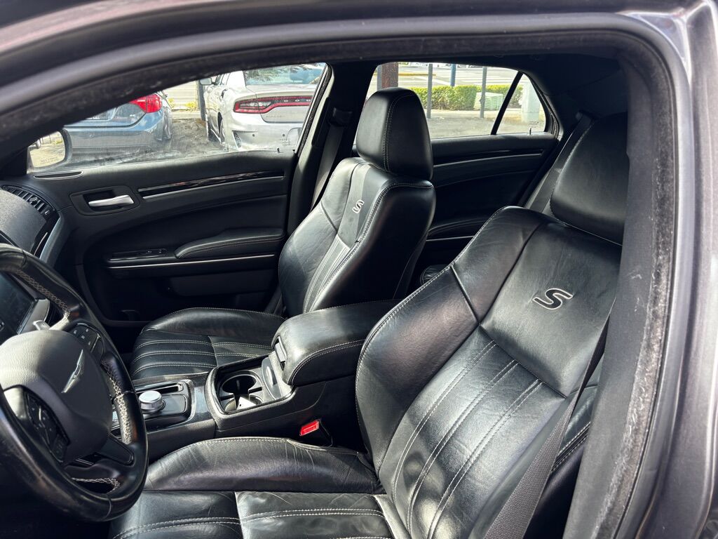 2017 CHRYSLER 300 S Des Moines WA