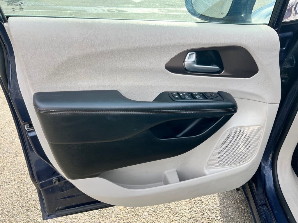 2017 CHRYSLER PACIFICA TOURING PLUS Des Moines WA