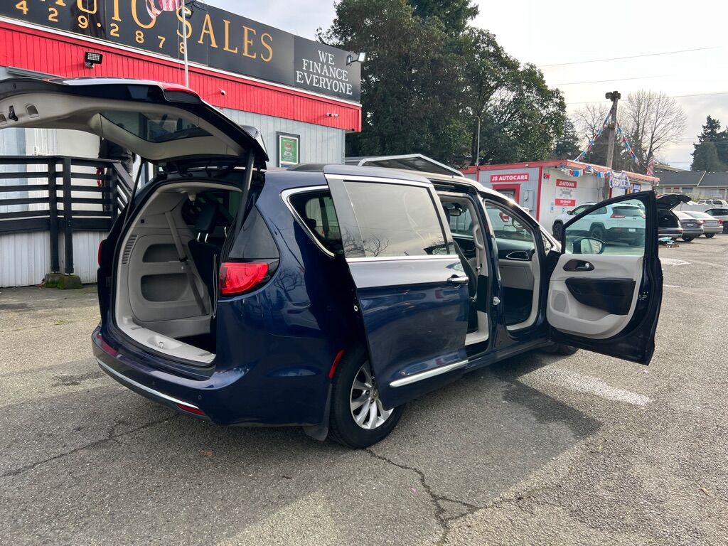 2017 CHRYSLER PACIFICA TOURING PLUS Des Moines WA