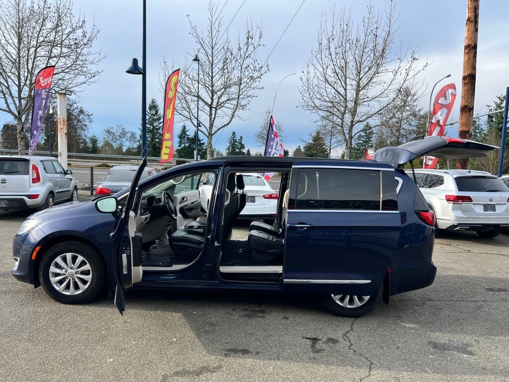 2017 CHRYSLER PACIFICA TOURING PLUS Des Moines WA