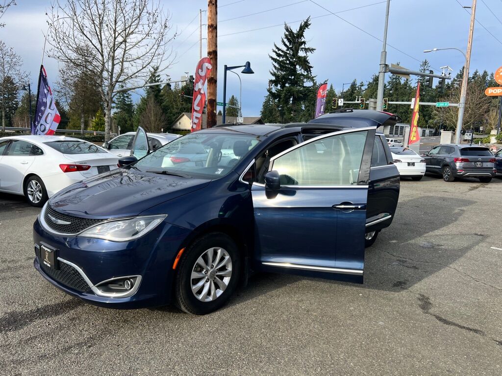 2017 CHRYSLER PACIFICA TOURING PLUS Des Moines WA