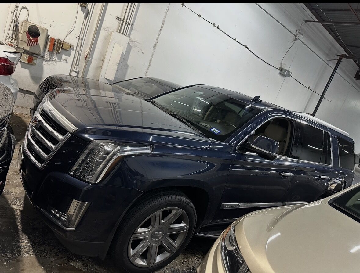2017 Cadillac Escalade Luxury