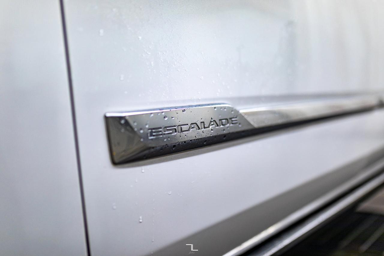 2017 Cadillac Escalade ESV AWD Premium Luxury Leather Roof Nav TV's Red Deer AB
