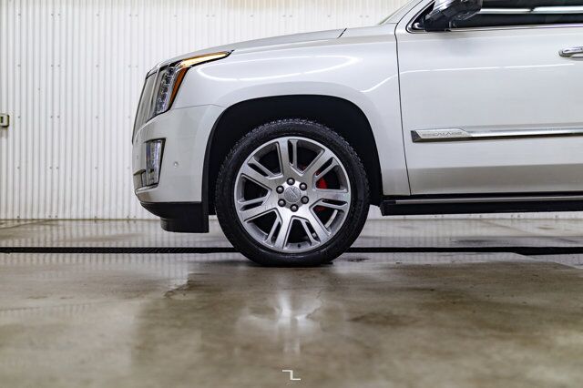 2017 Cadillac Escalade ESV AWD Premium Luxury Leather Roof Nav TV's Red Deer AB