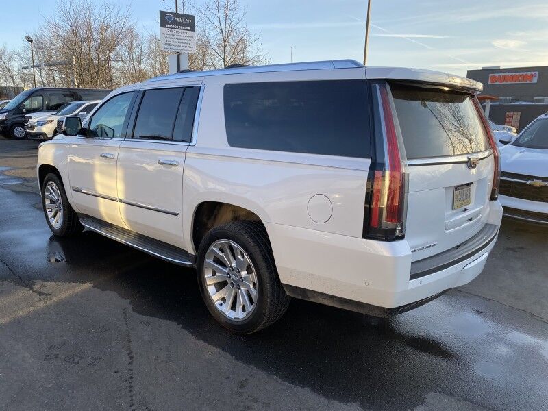 2017 Cadillac Escalade ESV Luxury