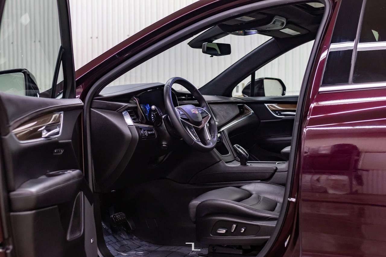 2017 Cadillac XT5 AWD Platinum Leather Roof Nav BCam Red Deer AB